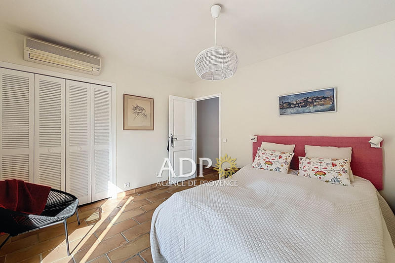 Maison - 218 m² - 8 pièces