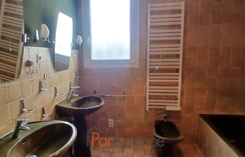 Maison - 193 m² - 9 pièces