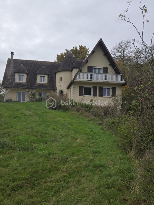 Demeure - 216 m² - 6 pièces