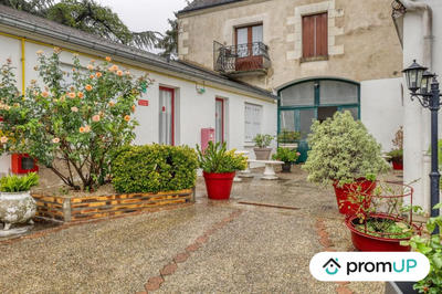 Local commercial - 1 097 m² - 22 pièces