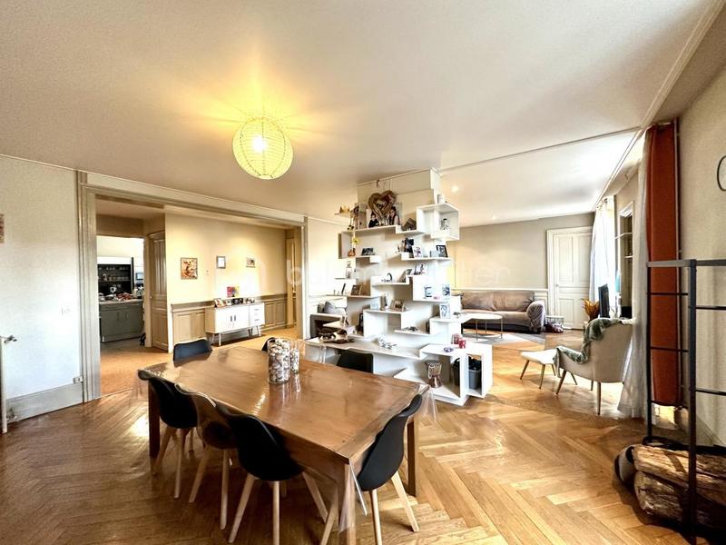 Duplex - 201 m² - 6 pièces