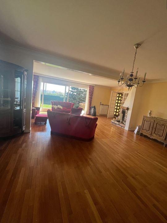 Maison traditionnelle - 231 m² - 9 pièces