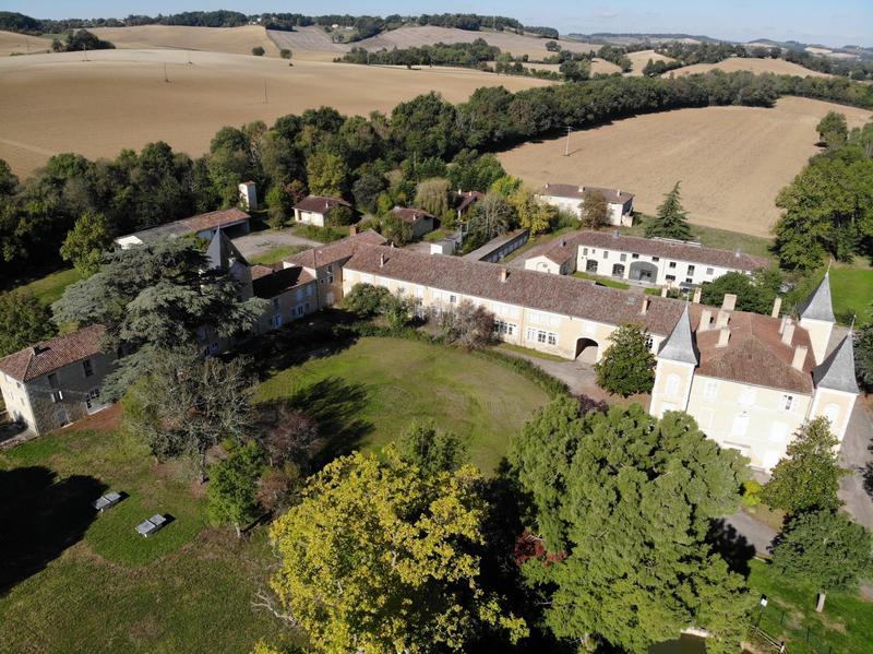 Château - 5 346 m² - 1 pièce