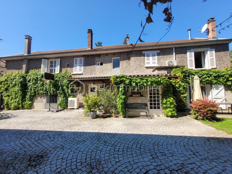 Demeure - 202 m² - 8 pièces