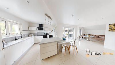 Maison - 251 m² - 8 pièces