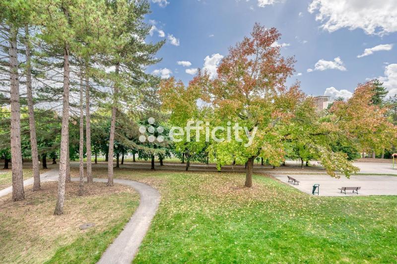 Appartement - 90 m² - 5 pièces