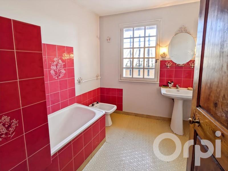 Maison - 250 m² - 9 pièces