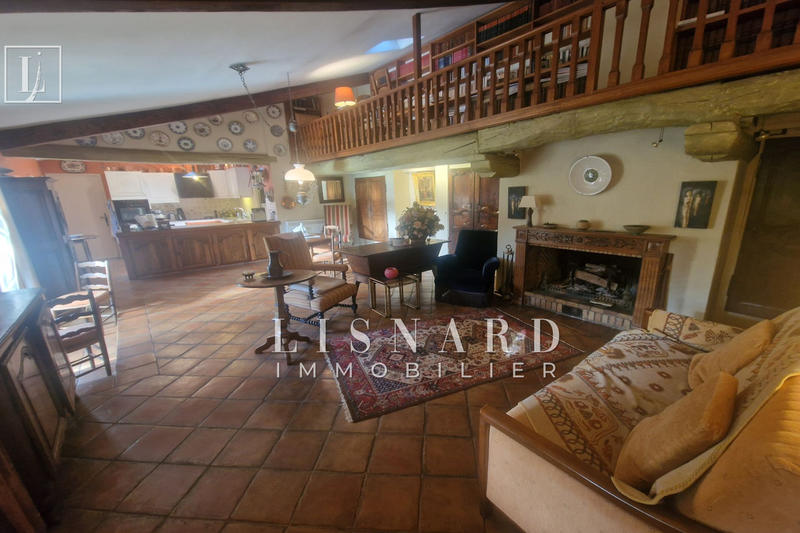 Maison - 220 m² - 5 pièces