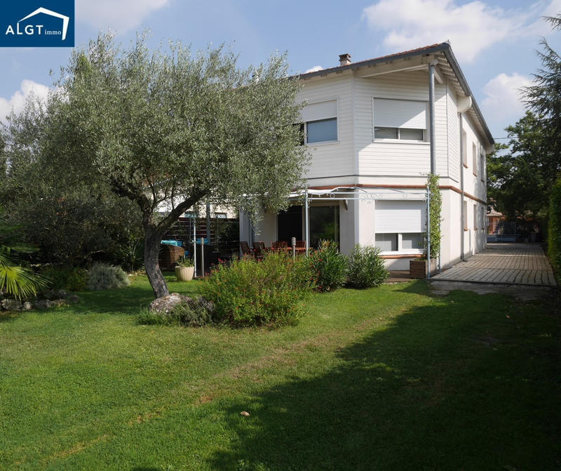 Villa - 210 m² - 6 pièces