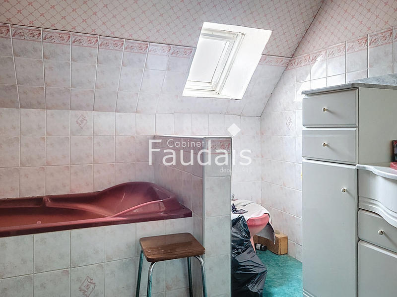 Maison - 255 m² - 11 pièces