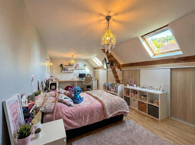 Maison - 180 m² - 9 pièces