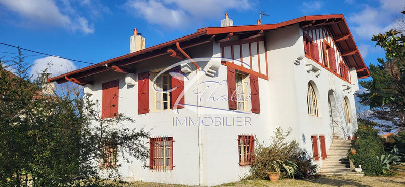 Villa - 319 m² - 12 pièces