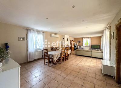 Maison - 248 m² - 11 pièces