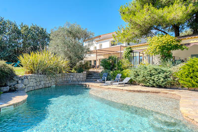 Maison - 335 m² - 8 pièces