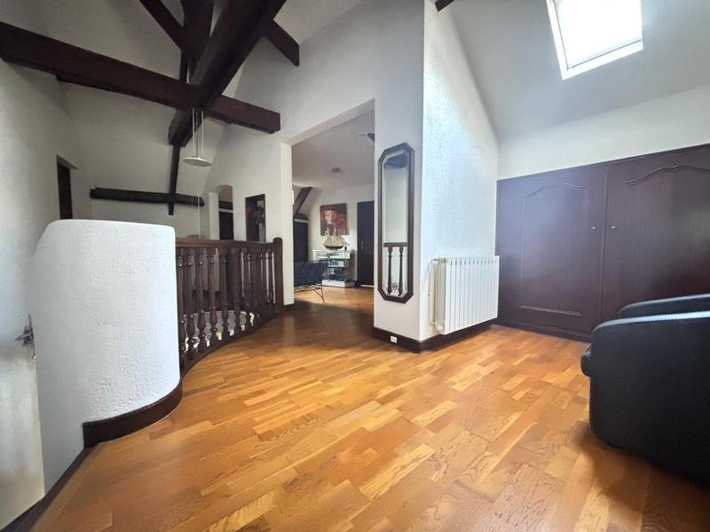 Maison - 224 m² - 8 pièces