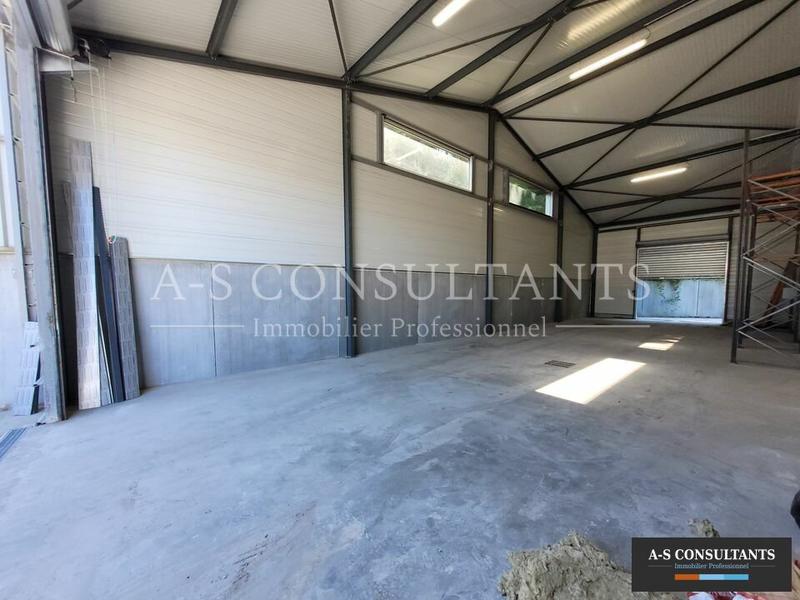 Local d'activité / Entrepôt - 145 m²
