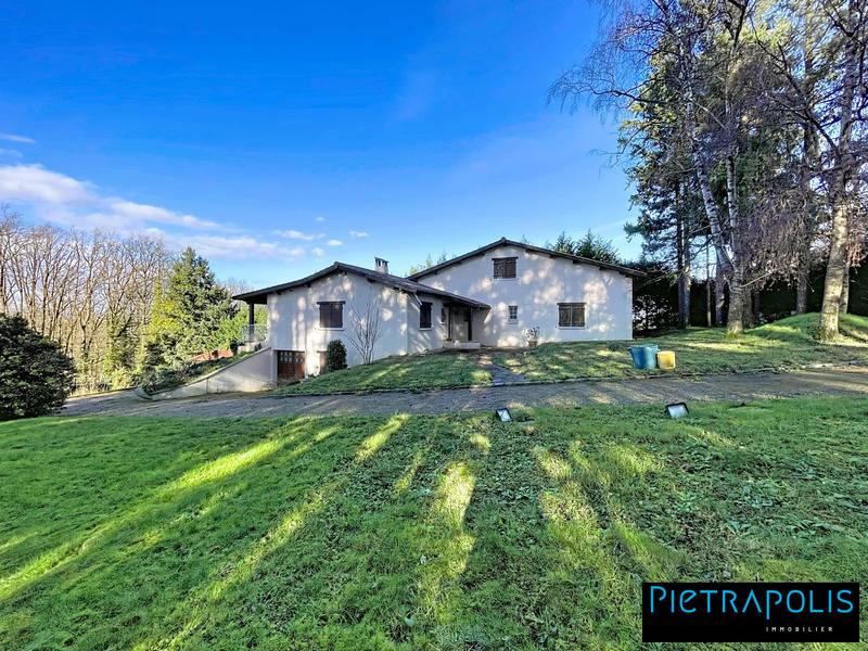 Maison - 245 m² - 10 pièces