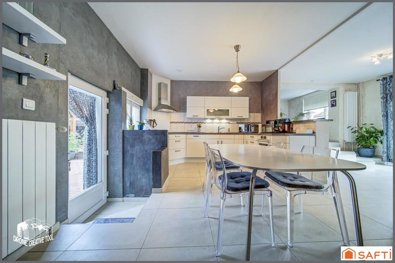 Maison - 221 m² - 7 pièces