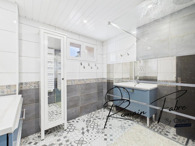 Maison - 275 m² - 9 pièces