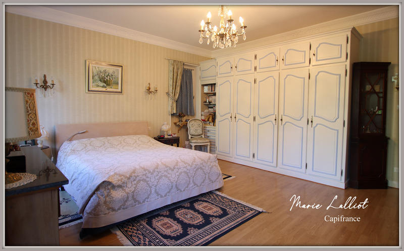 Maison - 343 m² - 12 pièces