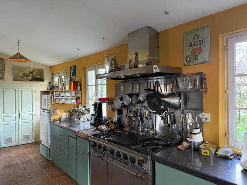 Maison - 322 m² - 18 pièces