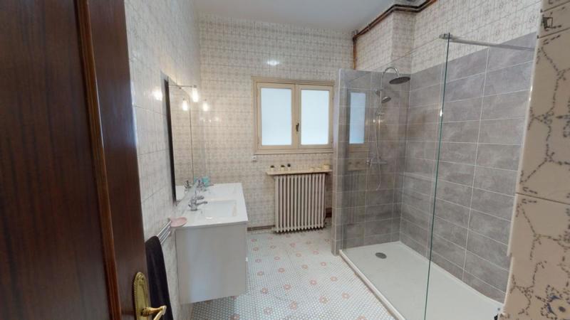 Chambre - 11 m² - 10 pièces