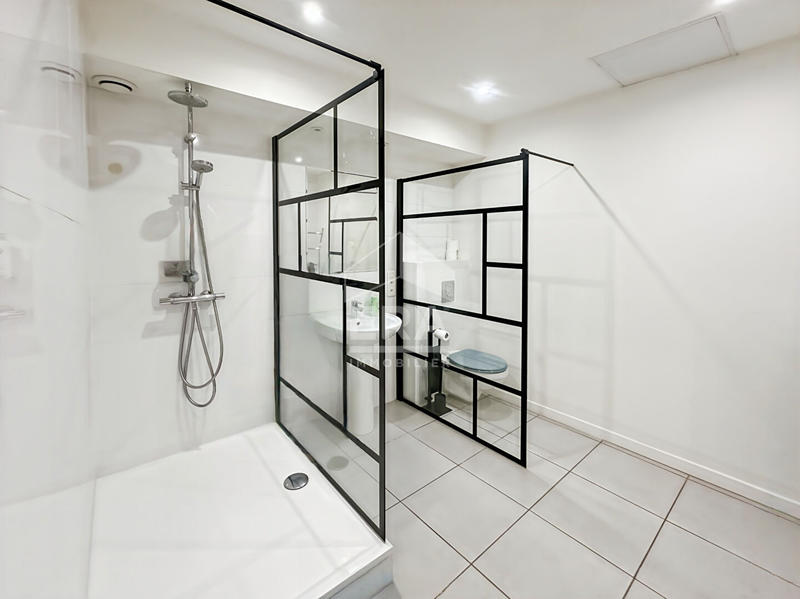 Maison - 207 m² - 8 pièces