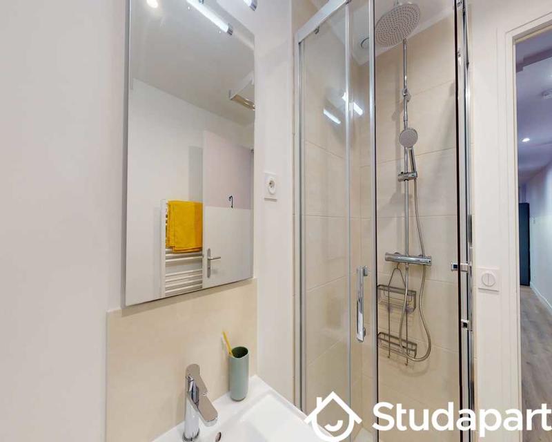 Chambre - 130 m² - 1 pièce