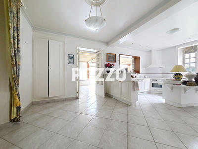 Maison - 199 m² - 2 pièces