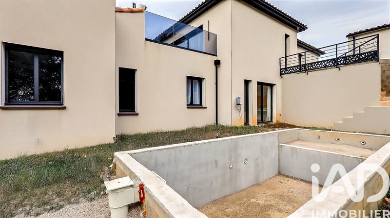 Maison - 140 m² - 5 pièces