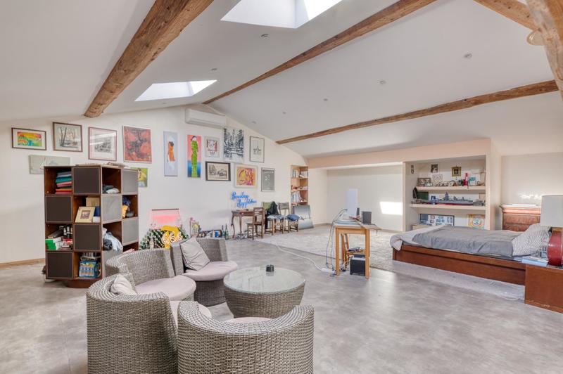 Maison - 342 m² - 9 pièces