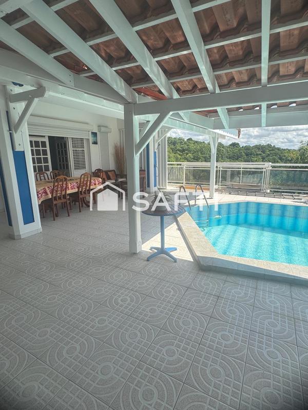 Maison - 327 m² - 10 pièces