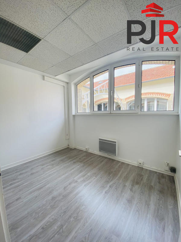 Bureau - 63 m²