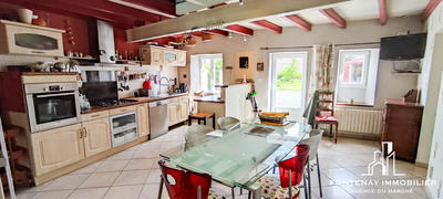 Maison - 202 m² - 8 pièces