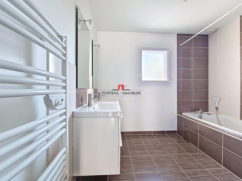 Maison contemporaine - 90 m² - 4 pièces