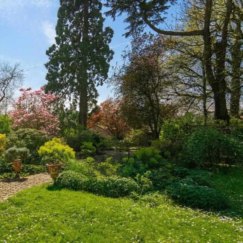 Maison - 283 m² - 11 pièces