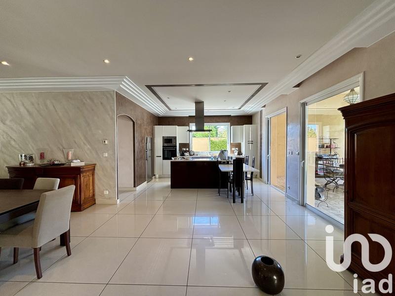 Maison - 240 m² - 7 pièces