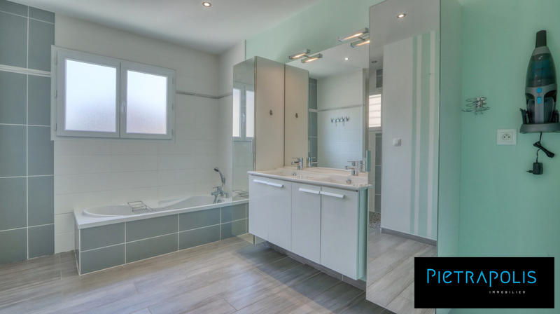 Maison contemporaine - 182 m² - 6 pièces