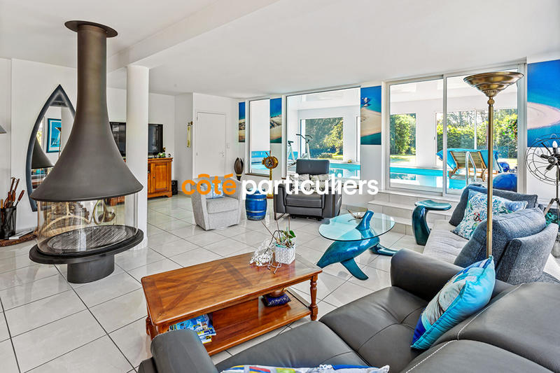 Maison - 286 m² - 10 pièces