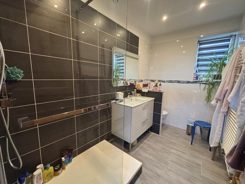 Maison - 219 m² - 9 pièces