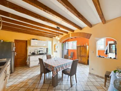 Maison - 200 m² - 6 pièces