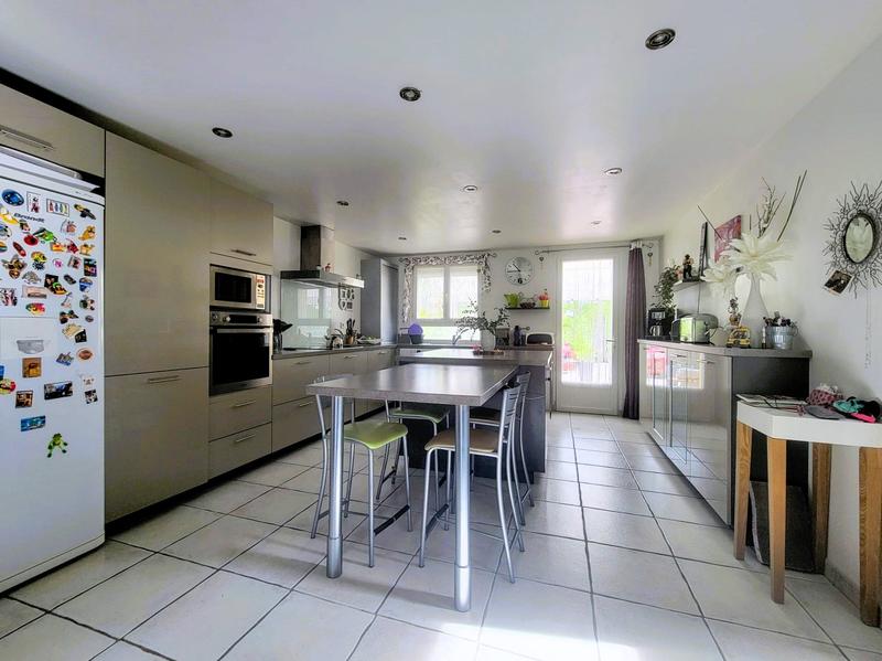 Maison - 274 m² - 8 pièces