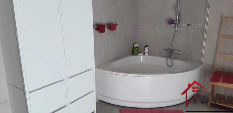 Maison - 240 m² - 9 pièces