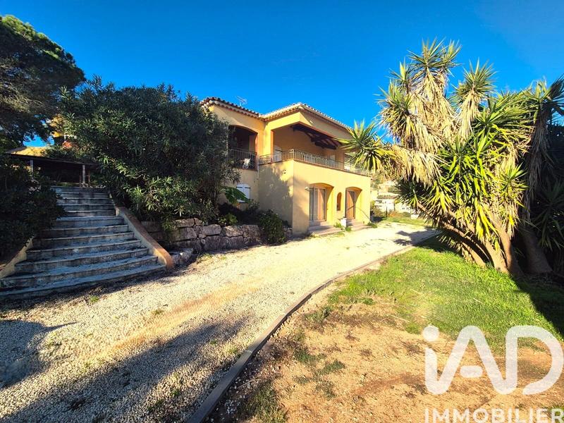 Maison - 332 m² - 10 pièces