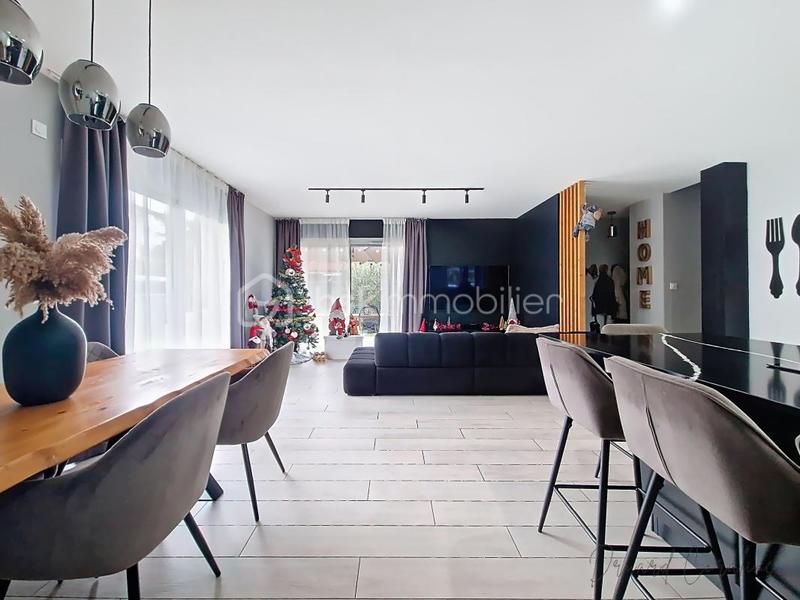 Maison - 102 m² - 4 pièces