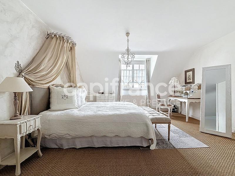 Maison - 420 m² - 13 pièces