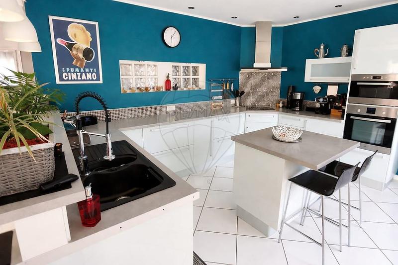 Maison - 220 m² - 7 pièces