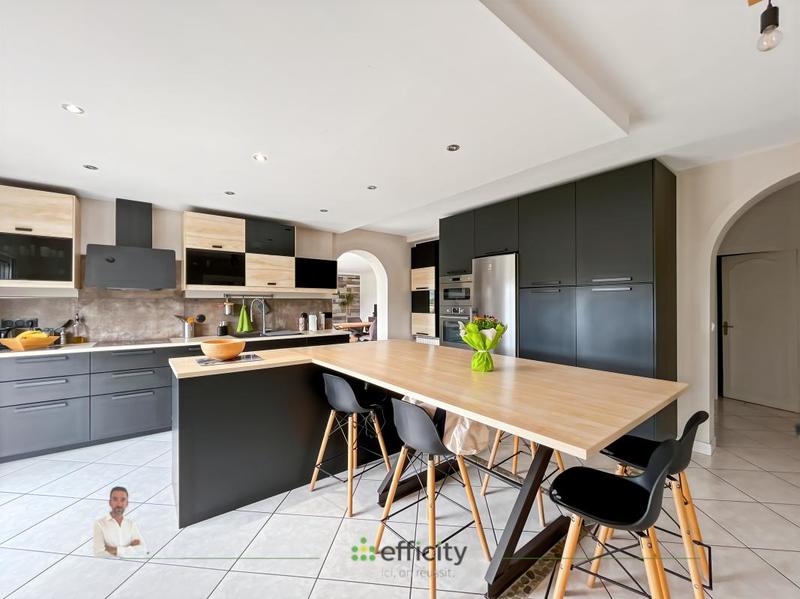 Villa - 206 m² - 9 pièces