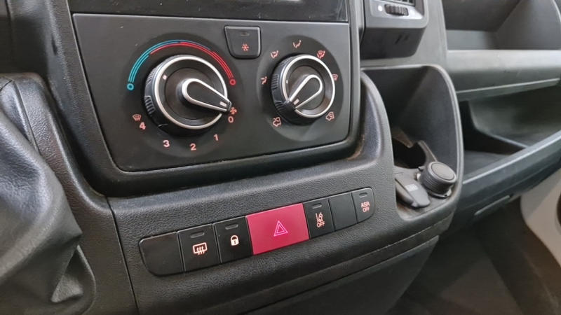 Peugeot Boxer BlueHDi 140 s&amp;amp;S Asphalt 333 L1h1