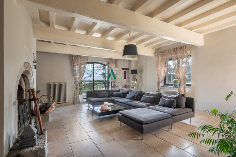 Maison - 465 m² - 9 pièces